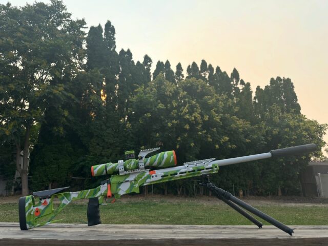 THE CREATURE. 🧟‍♂️

Hidden White. Squatch Green. Zombie Green. Hunter Orange.

Tiger stripe carried from the chassis all the way through the optic, with just enough orange to make the whole thing come alive.

This one was built to stand out.

Coated for Life. Crafted for Legacy.

@tricergear_ @shootbanish @seekinsprecision_official @cerakote 

#SecondSonsCerakote #Cerakote #CustomCerakote #SeekinsPrecision #thecreature